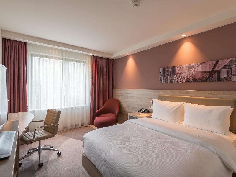 Hampton by Hilton Frankfurt City Centre East image
