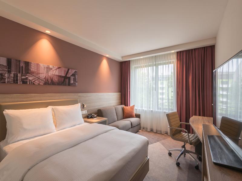 Hampton by Hilton Frankfurt City Centre East image