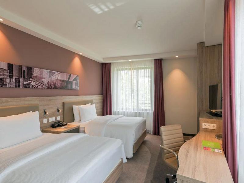 Hampton by Hilton Frankfurt City Centre East image