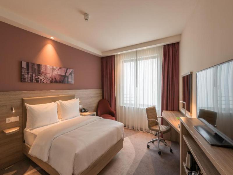 Hampton by Hilton Frankfurt City Centre East image