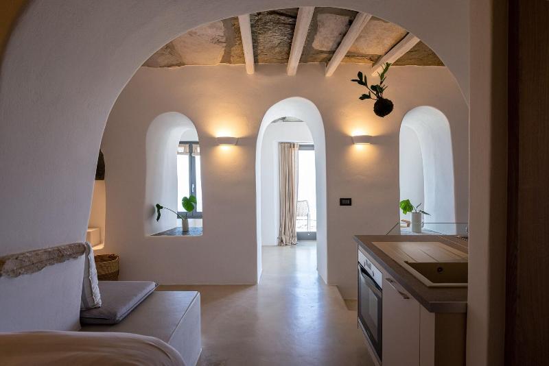 Living Theros Luxury Suites image