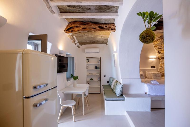 Living Theros Luxury Suites image