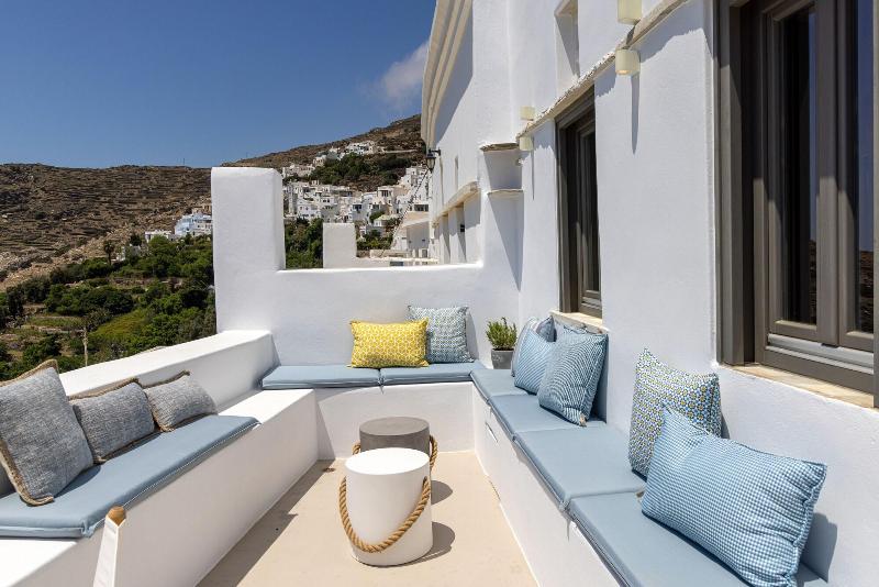 Living Theros Luxury Suites image