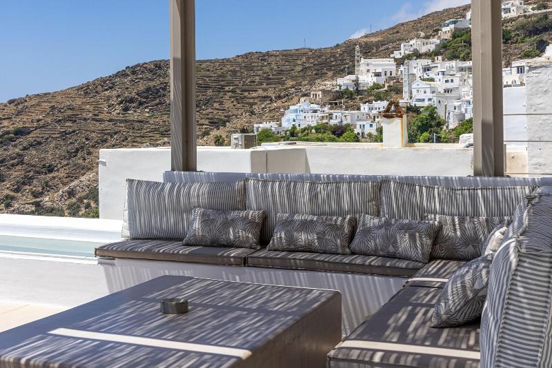 Living Theros Luxury Suites image