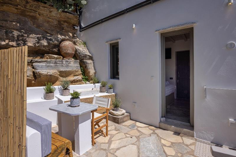 Living Theros Luxury Suites image