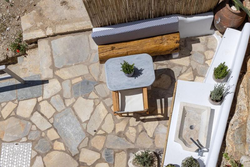 Living Theros Luxury Suites image
