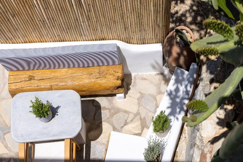 Living Theros Luxury Suites image