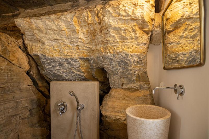 Living Theros Luxury Suites image