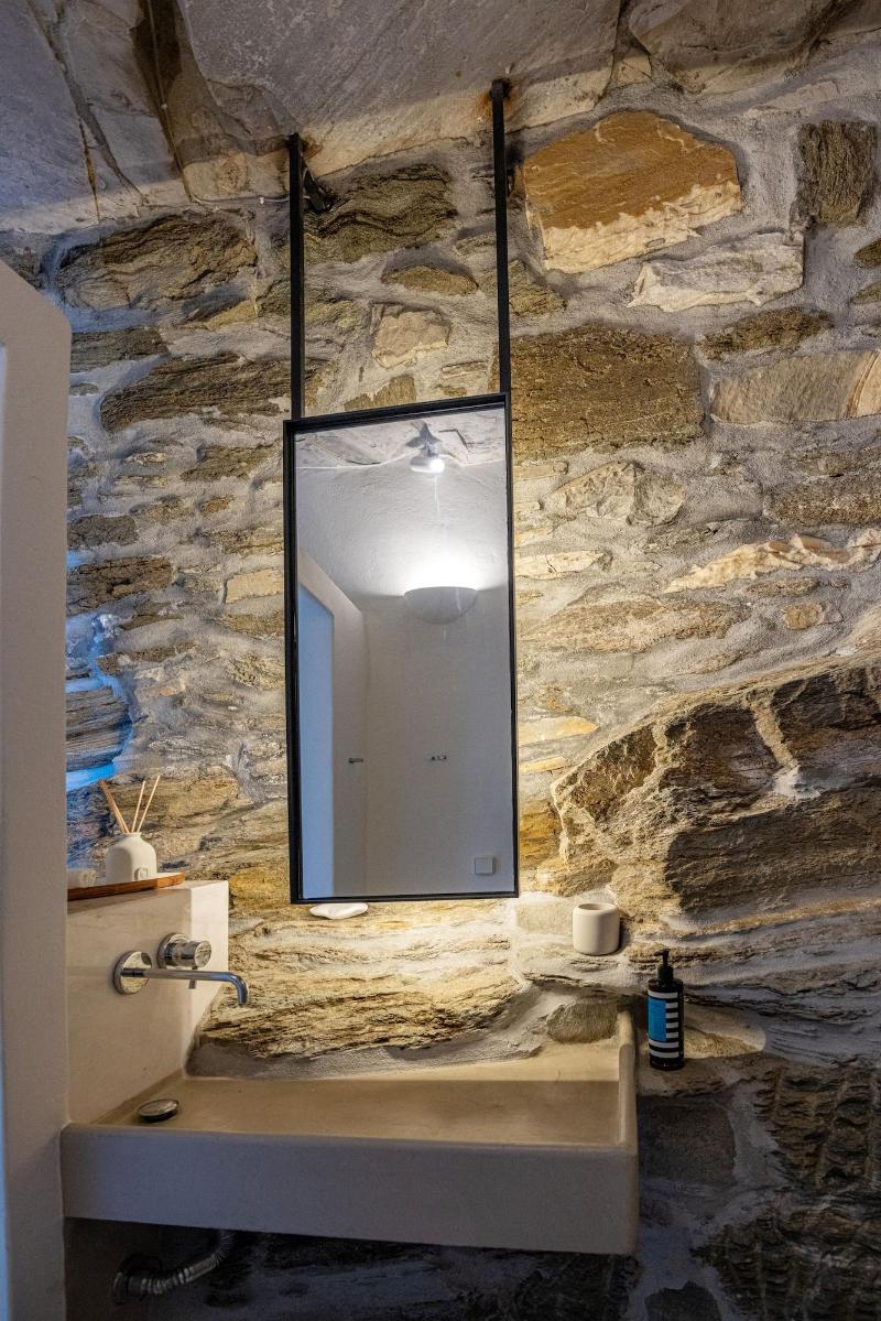 Living Theros Luxury Suites image