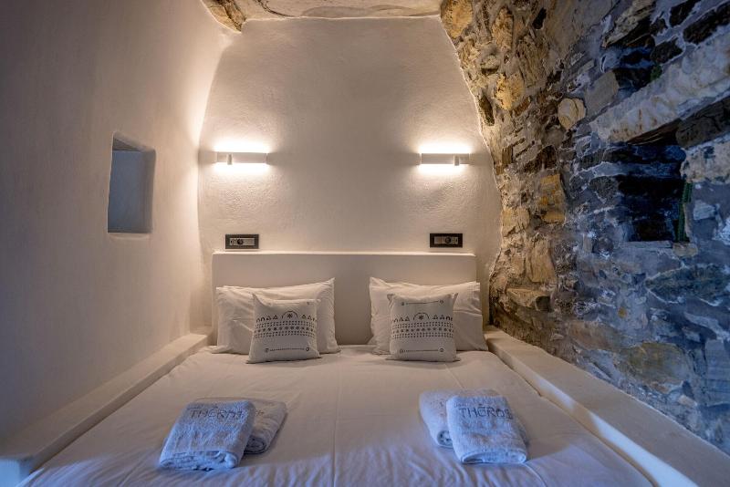 Living Theros Luxury Suites image