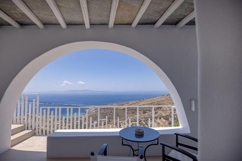 Living Theros Luxury Suites image