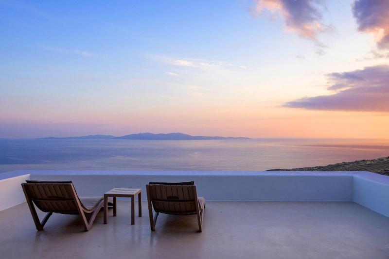 Living Theros Luxury Suites image