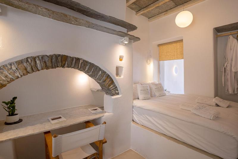 Living Theros Luxury Suites image