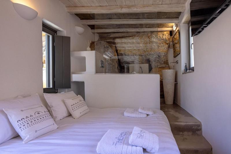 Living Theros Luxury Suites image