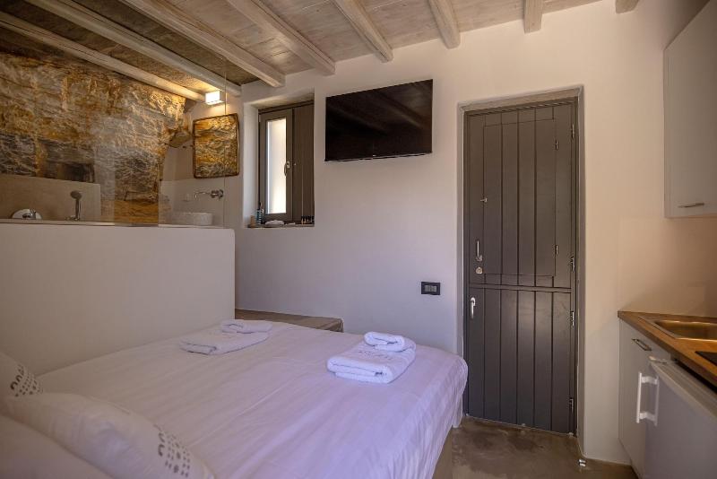 Living Theros Luxury Suites image