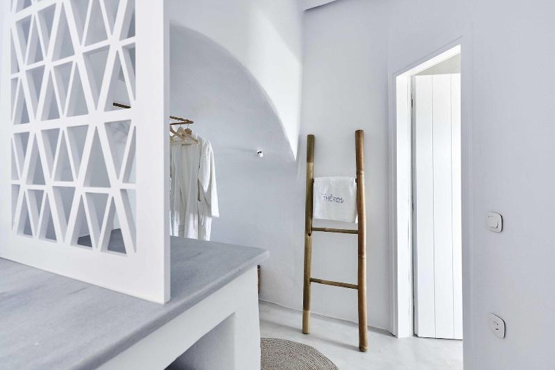 Living Theros Luxury Suites image
