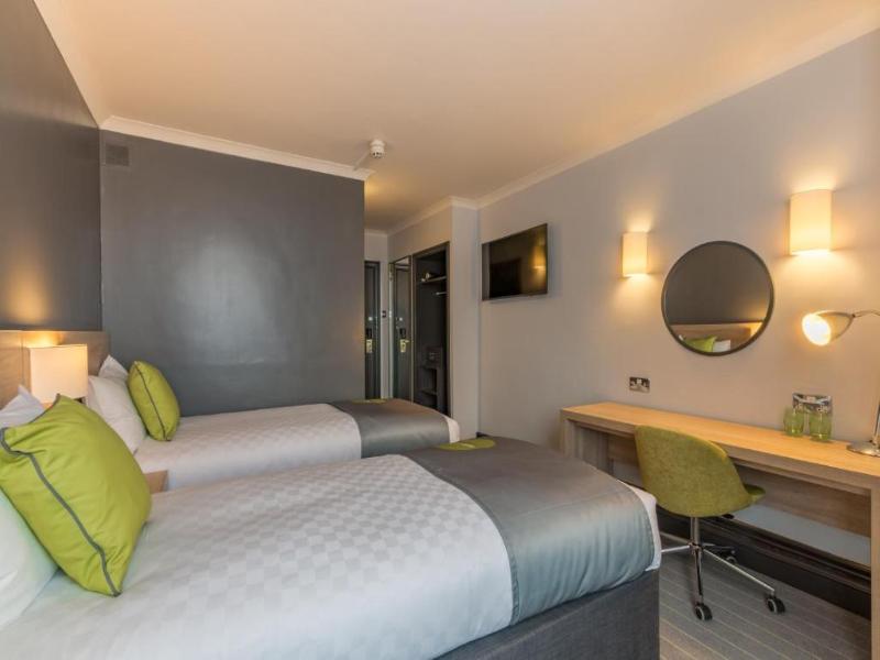 Thistle Express London Luton image
