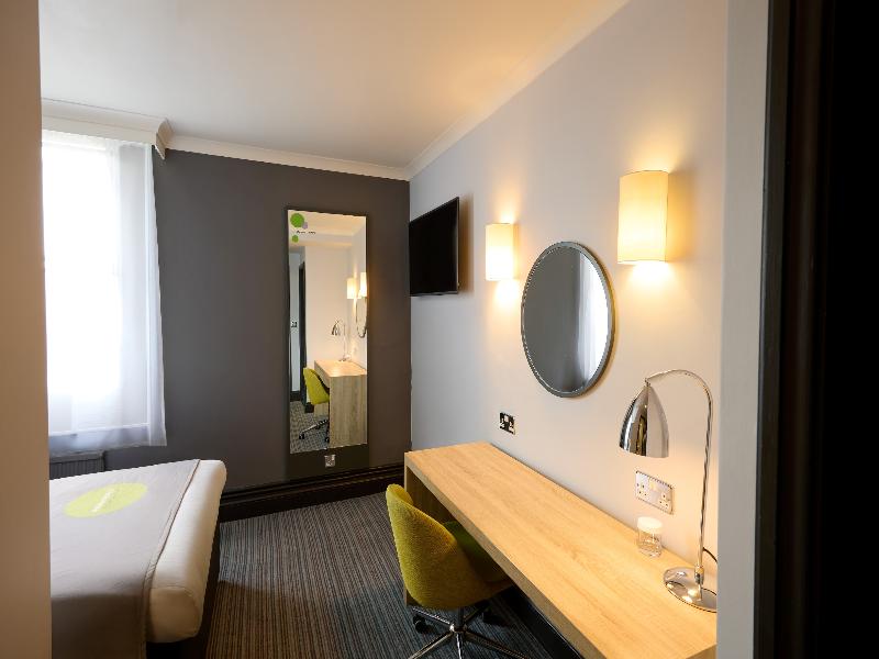 Thistle Express London Luton image