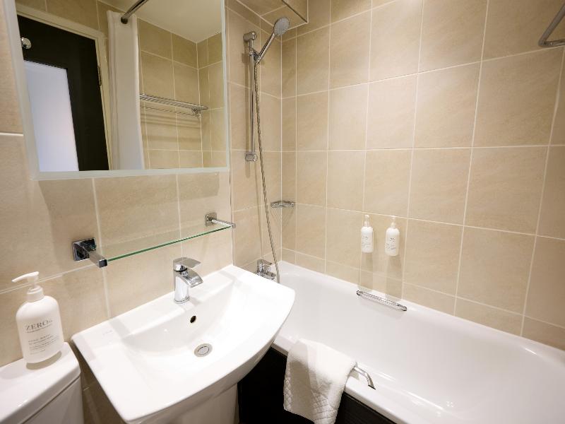Thistle Express London Luton image