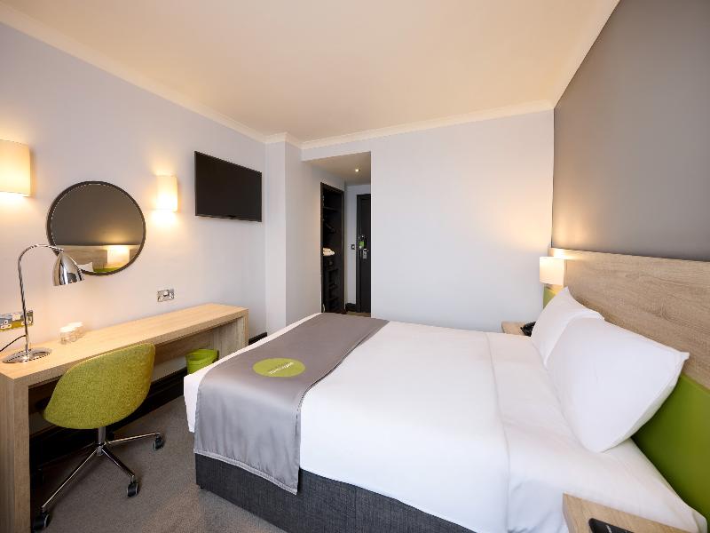 Thistle Express London Luton image