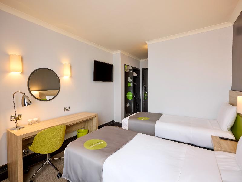 Thistle Express London Luton image