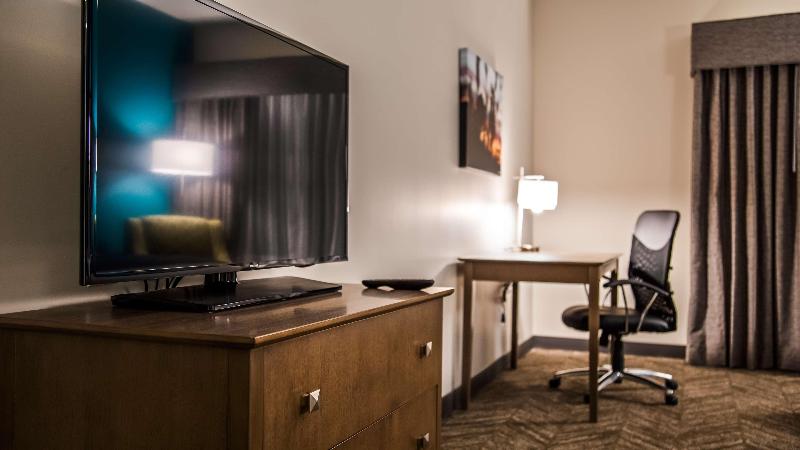 Best Western Plus Bolivar Hotel & Suites image