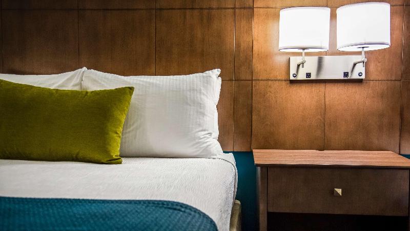 Best Western Plus Bolivar Hotel & Suites image