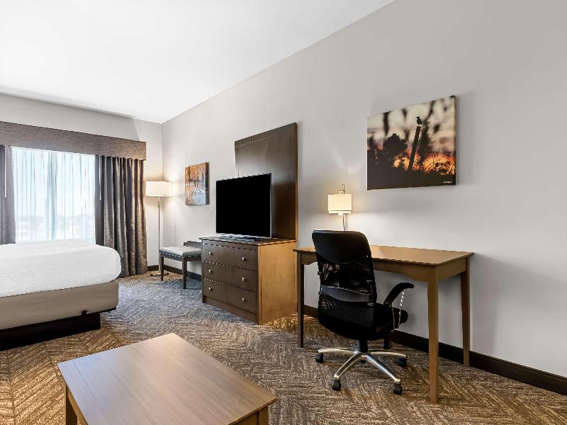 Best Western Plus Bolivar Hotel & Suites image