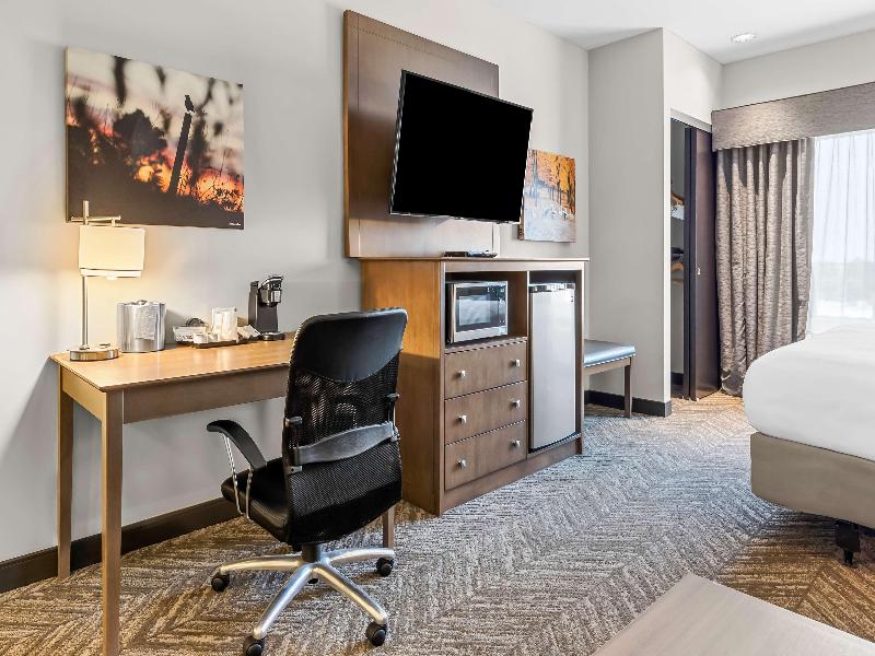 Best Western Plus Bolivar Hotel & Suites image