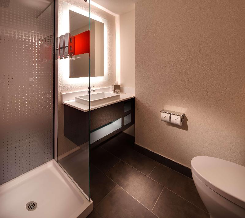 Vīb Best Western Springfield image