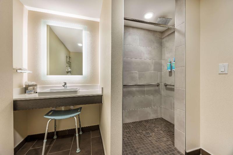Vīb Best Western Springfield image