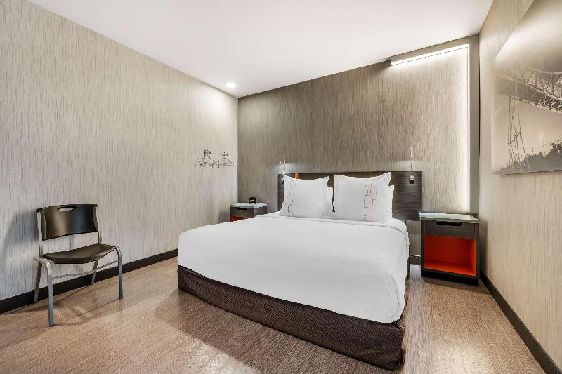 Vīb Best Western Springfield image