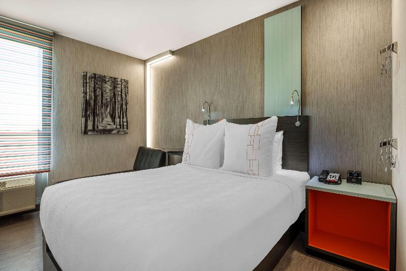 Vīb Best Western Springfield image