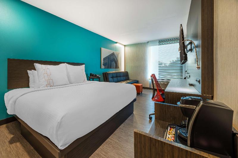 Vīb Best Western Springfield image