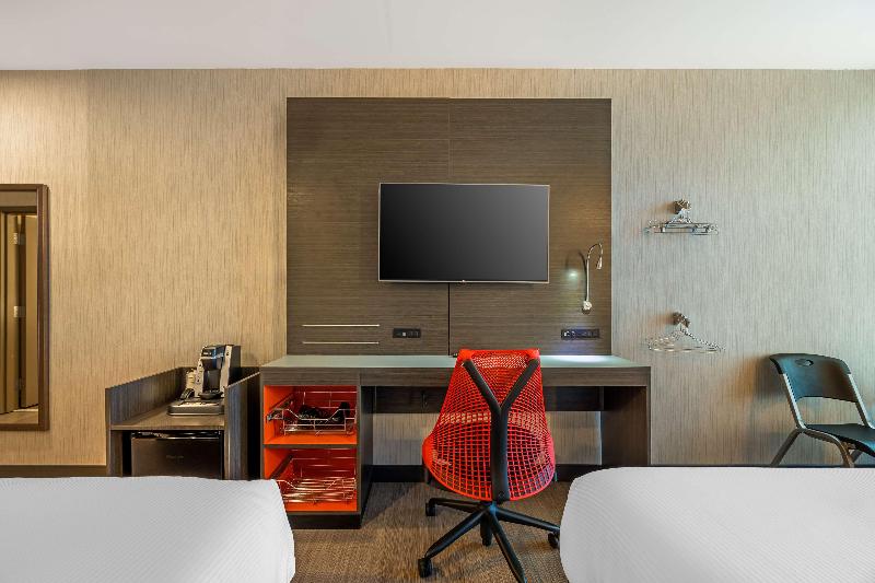 Vīb Best Western Springfield image