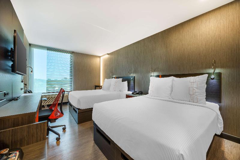 Vīb Best Western Springfield image
