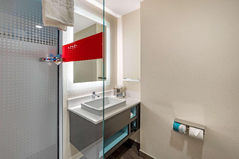 Vīb Best Western Springfield image