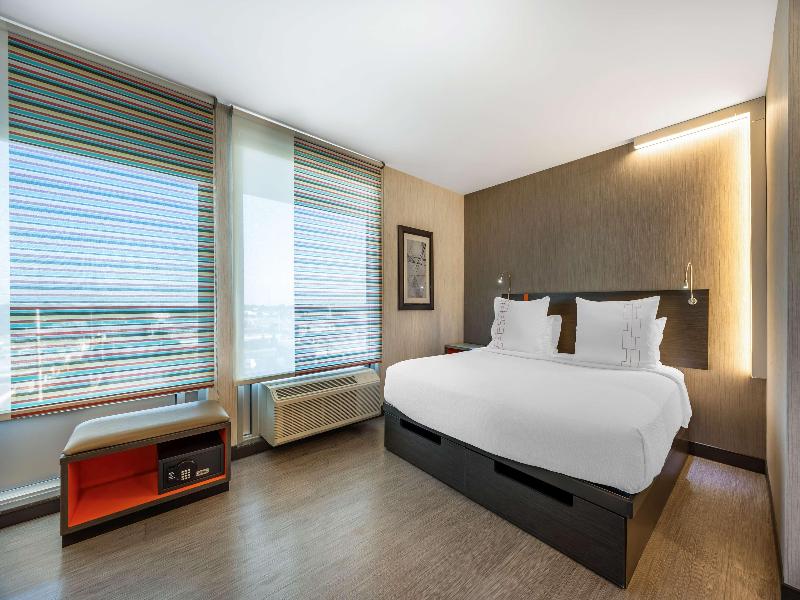 Vīb Best Western Springfield image