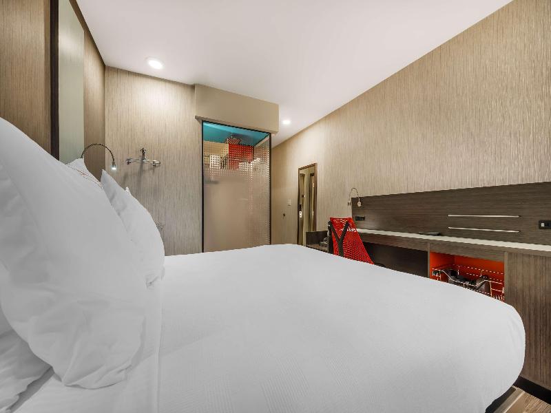 Vīb Best Western Springfield image
