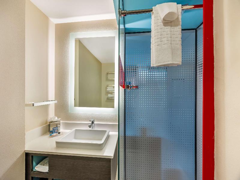 Vīb Best Western Springfield image