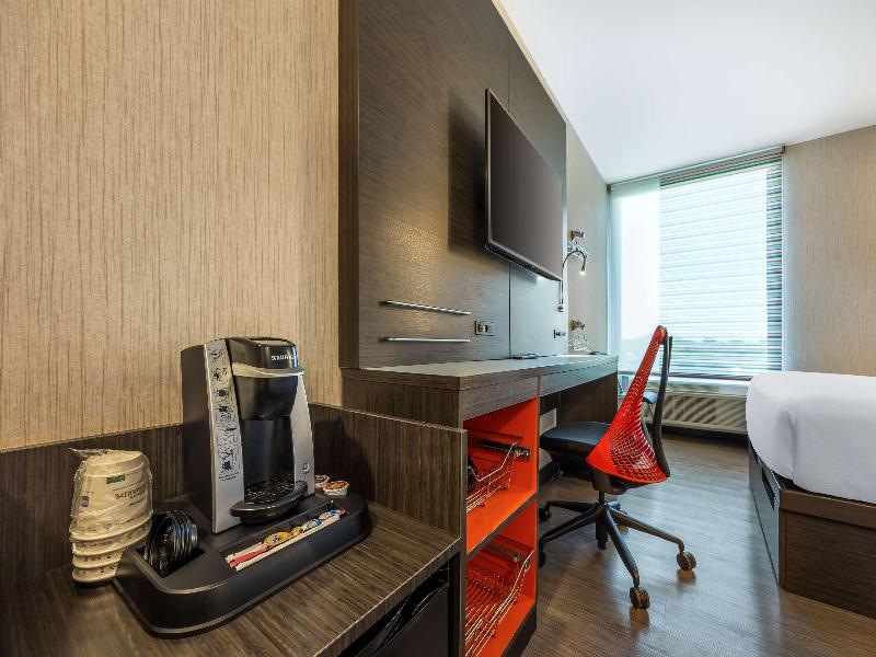 Vīb Best Western Springfield image