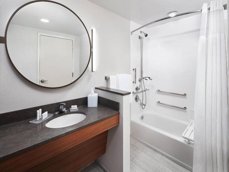 Fairfield Inn & Suites Louisville Northeast image