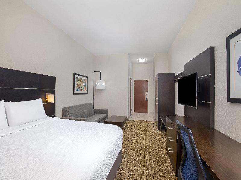 Holiday Inn Express & Suites Locust Grove image