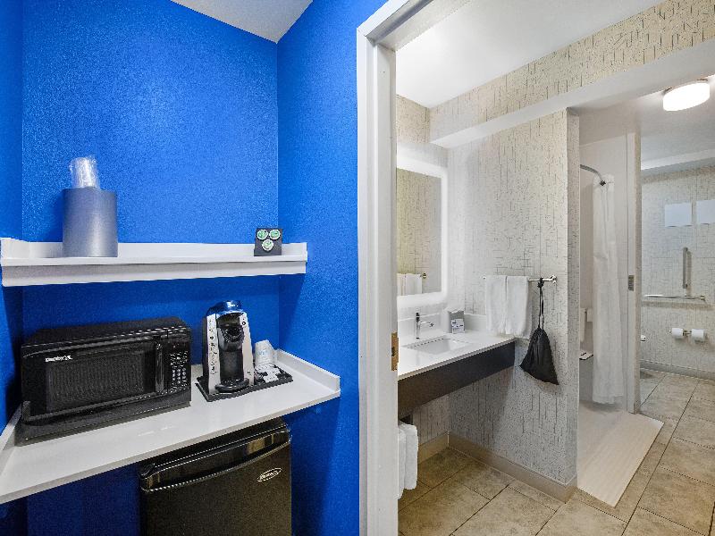 Holiday Inn Express & Suites Locust Grove image