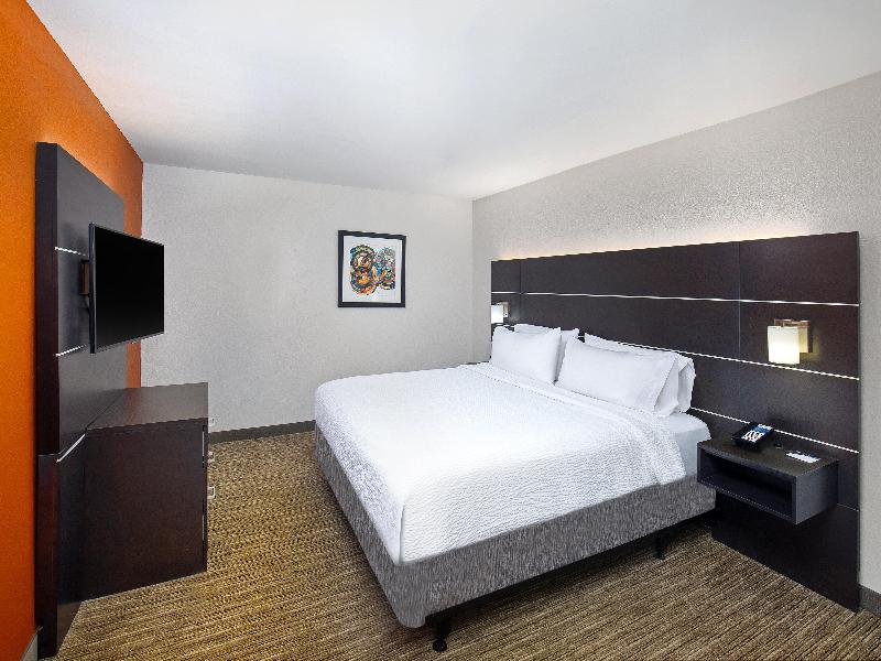 Holiday Inn Express & Suites Locust Grove image