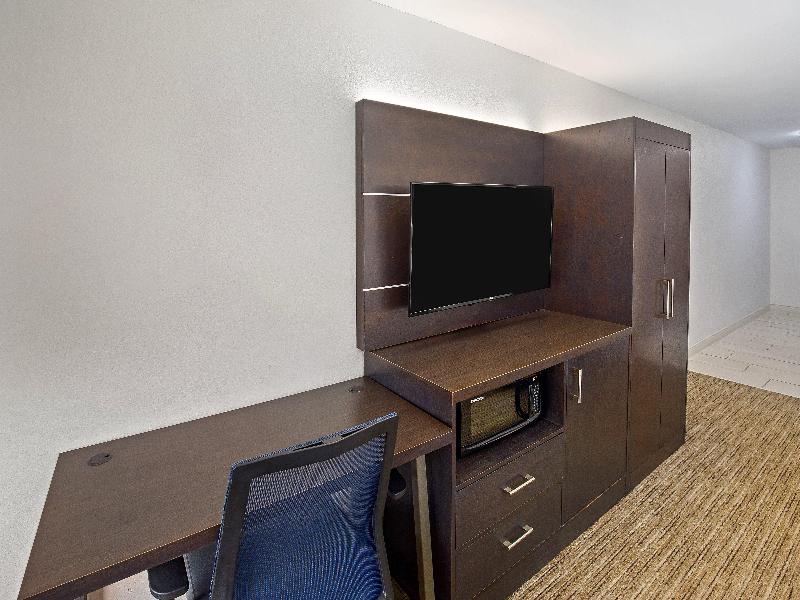 Holiday Inn Express & Suites Locust Grove image