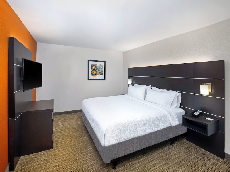 Holiday Inn Express & Suites Locust Grove image