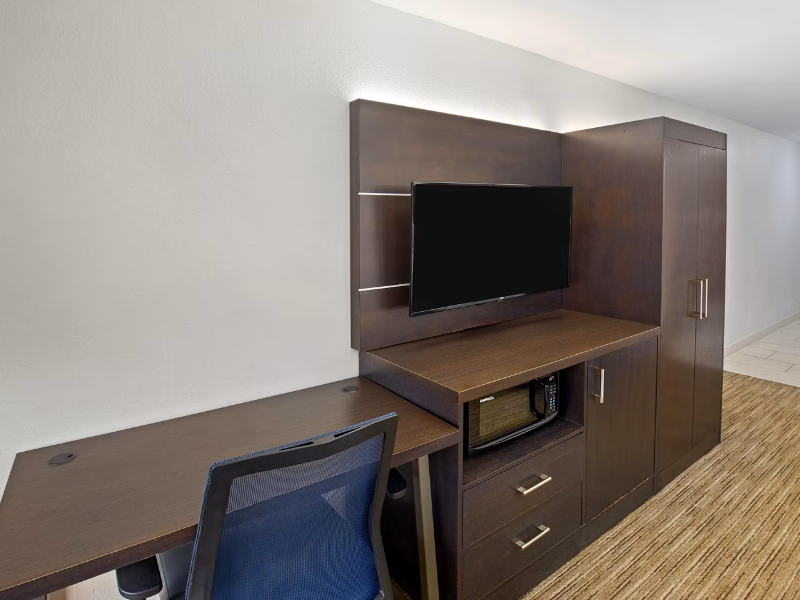 Holiday Inn Express & Suites Locust Grove image