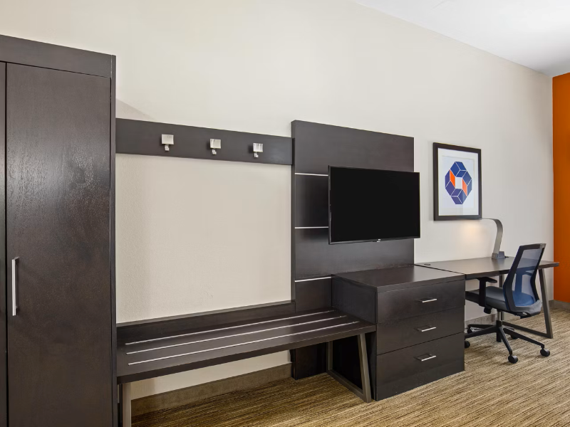 Holiday Inn Express & Suites Locust Grove image