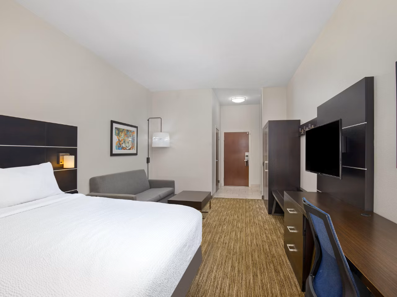 Holiday Inn Express & Suites Locust Grove image
